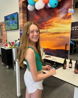 Juliet Donenfeld Instagram - That’s a wrap on my Palm Springs vacation! 🌴☀️
.
#springbreak #palmsprings #pool #pinacolada #activitycenter #crafts #games #tennis #pickleball #moviebythepool #funtimes #lastminutevacations #canceledhawaii #hawaiinexttime #workinggirl #actress 
#julietdonenfeld