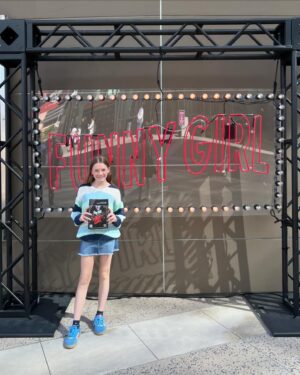 Juliet Donenfeld Instagram - The Broadway Musical Funny Girl @theahmansontheatre
🎭
#funnygirl #ahmansontheatre #theatre #downtownla #losangeles #lovedit