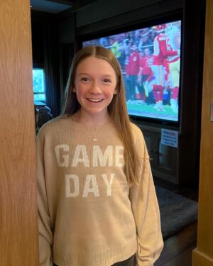 Juliet Donenfeld Instagram - GAME DAY 🏈
.
#superbowl #superbowl2024 #gameday #kansascity #kansascitychiefs vs #sanfrancisco49ers #nfl #superbowlsunday #greatfood #greatcompany #greatdogs #patrickmahomes #halftimeshow #commercials #kansascitychiefs #mahomes #kelce #superbowl58