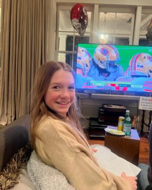 Juliet Donenfeld Instagram - GAME DAY 🏈
.
#superbowl #superbowl2024 #gameday #kansascity #kansascitychiefs vs #sanfrancisco49ers #nfl #superbowlsunday #greatfood #greatcompany #greatdogs #patrickmahomes #halftimeshow #commercials #kansascitychiefs #mahomes #kelce #superbowl58