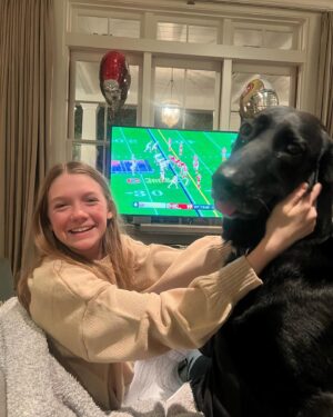 Juliet Donenfeld Instagram - GAME DAY 🏈
.
#superbowl #superbowl2024 #gameday #kansascity #kansascitychiefs vs #sanfrancisco49ers #nfl #superbowlsunday #greatfood #greatcompany #greatdogs #patrickmahomes #halftimeshow #commercials #kansascitychiefs #mahomes #kelce #superbowl58