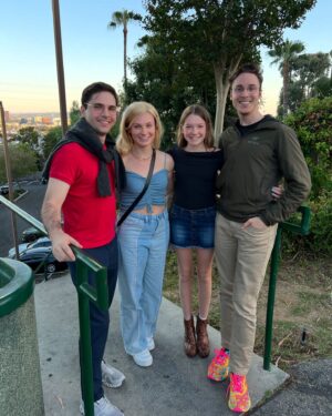 Juliet Donenfeld Instagram - Night out with my siblings! 🧍‍♂️❤️🧍‍♀️