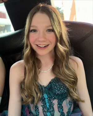 Juliet Donenfeld Instagram - Limo ride to the Oscars with our @redwhiteandbluefilm family…
⭐️⭐️⭐️⭐️⭐️⭐️⭐️⭐️⭐️⭐️⭐️⭐️⭐️
Thank you @nadrijewelry for all the sparkle! 💎💍 ( rings, bracelet, necklace)
Dress: @alyceparis 
Jewelry: @nadrijewelry 
#limoservice #limousine #stretchlimo 
#partyinthecar #redwhiteandbluefilm ##oscarnominated #oscars #nadrijewelry #jewelry #necklace #braclet #rings #limoride #oscarday  #oscarnominated #shortfilm #redwhiteandbluefilm #actress