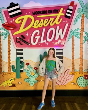 Juliet Donenfeld Instagram - That’s a wrap on my Palm Springs vacation! 🌴☀️
.
#springbreak #palmsprings #pool #pinacolada #activitycenter #crafts #games #tennis #pickleball #moviebythepool #funtimes #lastminutevacations #canceledhawaii #hawaiinexttime #workinggirl #actress 
#julietdonenfeld
