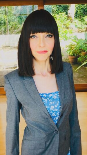 Juliet Landau Instagram - Come hang out with me, @juliebenzmft @clarekramerofficial in Biloxi, MS for @southernerdsfest May 25 & 26!! It’s going to be sooooo much fun!!! Link for tickets: https://www.southernerdsfest.com/