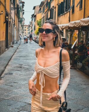 Julieta Nair Calvo Instagram - La felicidad de conocer el mundo en familia ❤️🇮🇹
Algunos recuerdos de los primeros días en la bella ciudad de los cuñados 🙌🏼