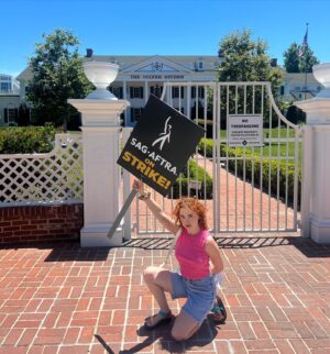 Juliette Goglia Instagram - stopped by jeff’s house today #sagaftrastrong