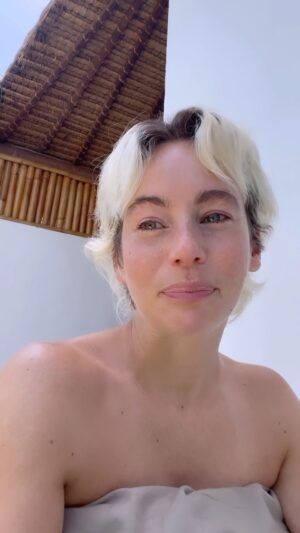 Juliette Marsault Instagram - « Et je suis qu’au début de la liste » 😂😭😭😭