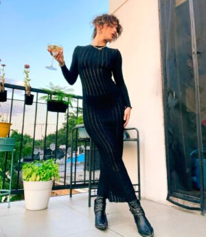 Juliette Marsault Instagram - Mon entourage se marie et fait des bébés mais moi je suis trop occupée à faire le tour du monde pour créer des cercles de femmes où on se vaccine contre le patriarcat et on twerk. Mood.