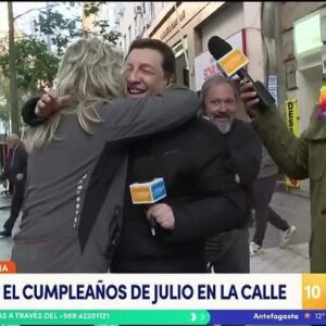 Julio César Rodríguez Instagram - Que hermosa mañana me han regalado, en realidad que hermoso día me han regalado. Uno no sabe el cariño que le tienen hasta que lo siente así de golpe y sin protocolos ni simulacros! Gracias.❤️🎂

Es cierto que dije que me hubiera gustado tener el día libre, o día Paramount como le decimos en el canal 😂 Pero la realidad es que el mejor regalo siempre será el cariño de la gente, conocerlos, saber que cuánto aprecian y cuánto valoran el trabajo. Esa es la razón del por qué salimos a la calle a celebrar. Los abrazos de hoy los guardo para siempre ❤️❤️❤️ Gracias!!!