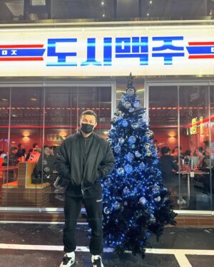 Jung Chan-sung Instagram - 격투기 일 다음으로 
도시맥주에서 가지는 
시간들이 요즘 제일 재밌습니다.
2024년엔 20호점을 목표로,
전국에 더 많은 
가맹점주님들이 생겨서 
전국을 돌아다니며 많은 
분들과 건배하고 싶네요.
도시맥주 사랑해주셔서 
감사합니다!🍻🙇🏻‍♂️
@citybeer_official