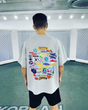 Jung Chan-sung Instagram - 드디어 나왔습니다.
이번엔 해외에서만 판매되는 
GOODBOY 브랜드와 
협업하여 제작되었어요.
만원 ,이만원에 팔수 있는
재질이 아니라
제가 만든 티셔츠 중 
가장 비싼 티셔츠지만,
다른 일반 굿즈처럼 
한번 입고 마는 티셔츠가 아닌
오랫동안 입을 수 있는 
티셔츠입니다.
이 부분은 냉정히 평가를 받아도
자신있습니다.😃
매 시합마다 제 티셔츠를 
기다려주시는
모든 분들에게 정말 감사하고
저는 격투기 열심히 하겠습니다.
구매는 @zombienation2023 의 
프로필링크를 클릭하시거나,
zombienation.kr 을 
이용해주세요.
제작이 순차적으로 진행되고있어,
배송이 2주 정도 
걸릴수 있습니다.
그리고 수량이 많이 
없어서 죄송합니다.😭😭
@zombienation2023