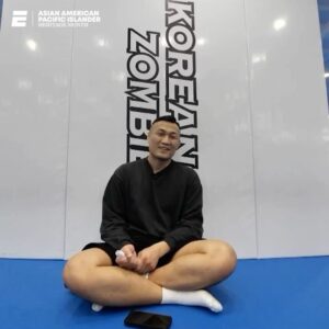 Jung Chan-sung Instagram - Max Holloway’s signature move made its way to The Korean Zombie’s amateur league in Korea 👀

(via @koreanzombiemma)