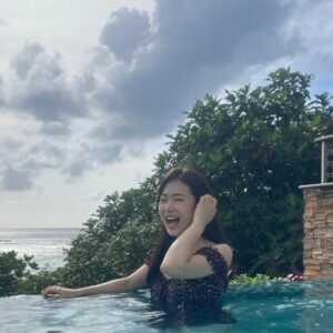 Jung Da-you Instagram - 🏝
