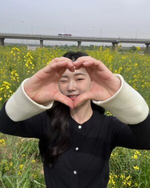 Jung Da-you Instagram - 마지막사진을 위한💛