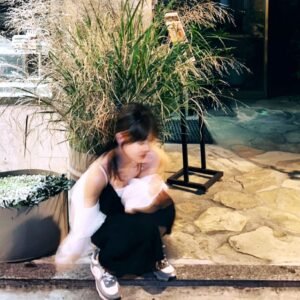 Jung Hae-na Instagram - 🖤