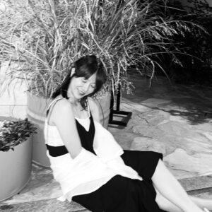 Jung Hae-na Instagram - 🖤