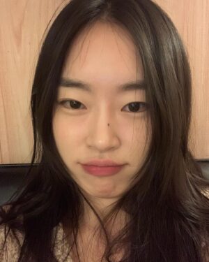 Jung Hoe-ryn Instagram - ❄️☃️🏠🍊🐈🛌