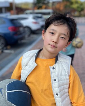 Jung Hyeon-jun Instagram - 농구..아직은 아빠한테 안돼!!!😭

#정현준 #kbs드라마 #진검승부 #진정 #도경수 #DO