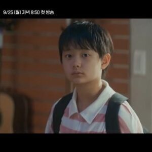 Jung Hyeon-jun Instagram - #리그램 - @tvn_drama by @get_multi_repost
[1화 선공개] "너 기타 한 번 안 배워볼래?"
은결의 가족 이야기를 들은 🎸비바뮤직 할아버지의 제안!
할아버지와 은결이는 가까워질 수 있을까?

풀버전은 👉🏻 #tvNDRAMA유튜브 #네이버TV

<반짝이는 워터멜론>
9/25 [월] 저녁 8:50 tvN 첫 방송

#반짝이는워터멜론 #TwinklingWatermelon
#려운 #최현욱 #설인아 #신은수 #정현준 #김지우
#tvN #스트리밍은TVING