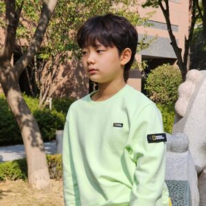 Jung Hyeon-jun Instagram - 현준이와 내셔널지오그래픽!

가을과 잘 어울리네요~🥰🤗👍

@ng_apparel.kids 

#내셔널지오그래픽키즈 #헤론경량다운점퍼 #컨셉그래픽맨투맨티셔츠 #가을신상 #가을코디 #배우 #정현준 #진검승부 #진정 #특송 #서원 #마인 #하준 #기생충 #다송이
