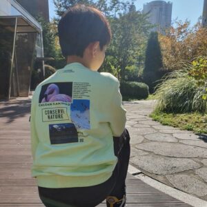 Jung Hyeon-jun Instagram - 현준이와 내셔널지오그래픽!

가을과 잘 어울리네요~🥰🤗👍

@ng_apparel.kids 

#내셔널지오그래픽키즈 #헤론경량다운점퍼 #컨셉그래픽맨투맨티셔츠 #가을신상 #가을코디 #배우 #정현준 #진검승부 #진정 #특송 #서원 #마인 #하준 #기생충 #다송이