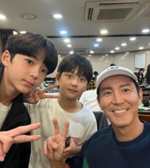 Jung Hyeon-jun Instagram - ‘반짝이는 워터멜론’ 함께해서 행복했습니다.🥹

#려운 #최현욱 #설인아 #신은수 #안도규 #윤재찬 #이하민 #이수찬 #최원영 #서영희 #봉재현 #고두심 #이석형 #천호진 #정성훈 #정현준 #김지우 #문서연 #김하언