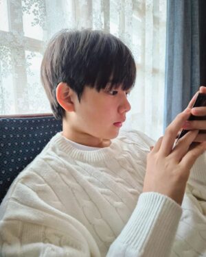 Jung Hyeon-jun Instagram - 촬영중..📽

#영화📽 #정현준 #기대중🙈