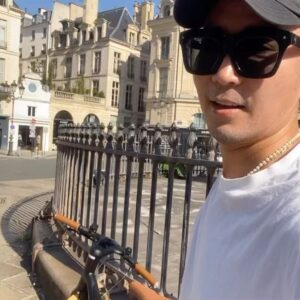 Jung Jae-hyung Instagram - 요정투어 #paris #youtube #fairyjaehyung  행복했어!!