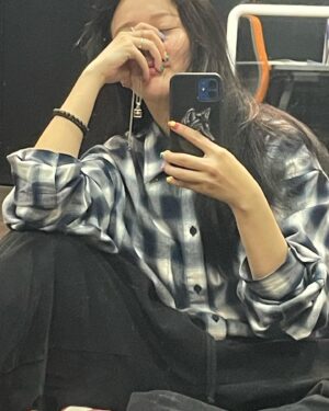 Jung Ji-so Instagram - 너..돌이킬수없구나…