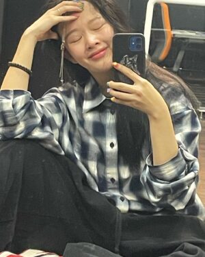 Jung Ji-so Instagram - 너..돌이킬수없구나…