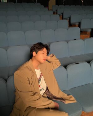 Jung Seung-hwan Instagram - 극사실주의📷