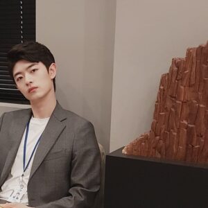 Jung Won-chang Instagram - 정직원 하루만에 실직, 유섭섭 👋🏻
#채움미술관