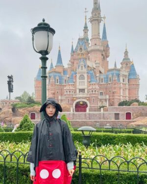 Jung Yu-ji Instagram - 사지멀쩡하게 돌아오는게 목표였던
대문자 P들의 우당탕탕 상해여행🖤
평생 잊지 못해🤣