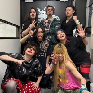 Junko Instagram - アイリフドーバがサイコーです❤️💕💕

#20thanniversarytour
#アイリフドーバ
#打首獄門同好会
#奈良evanscastlehall
#ベーシスト２ショ
#ジブちゃん