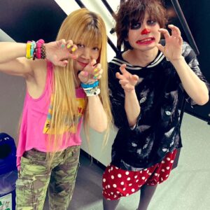 Junko Instagram - アイリフドーバがサイコーです❤️💕💕

#20thanniversarytour
#アイリフドーバ
#打首獄門同好会
#奈良evanscastlehall
#ベーシスト２ショ
#ジブちゃん