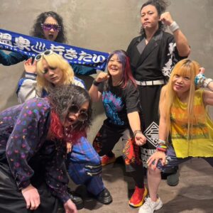 Junko Instagram - ２時間しか寝てないけど海にきたよ

#首振りdolls
#愛媛wstudiored
#朝まで打ち上げ
#サイコーです
#電車旅
#ドア開いたら海
#サイコーです