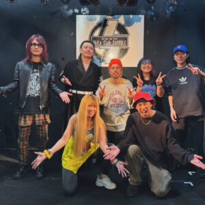 Junko Instagram - SPARK!!SOUND!!SHOW!!　との青森秋田が死ぬほど楽しかったからまた一緒やりたい❤️💕
チヨさんとベース取っ替えっこ

#sparksoundshow
#打首獄門同好会
#青森quarter
#秋田swindle
#チヨ
#junko