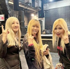 Junko Instagram - 金髪ロング女子会🔥🔥🔥

#国樹由香
#NAKEDMACHINE
#KANちゃん
#打首獄門同好会
#junko
#川崎clubcitta