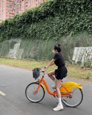 Juno Liu Instagram - 🎏🍧
冬天買錯的沁涼防曬
終於可以拿出來用了