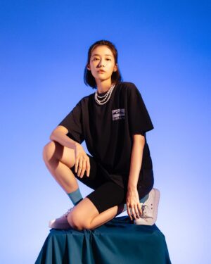 Juno Liu Instagram - 這個牌子大家應該不陌生
一直以為只有男裝
終於有可愛的女裝啦～
女裝有更多可愛的圖案跟配色
一樣是帥帥的女孩～
@quiksilver_taiwan
@fran_lin15 
@stanleysumakeup 
@ulizhung