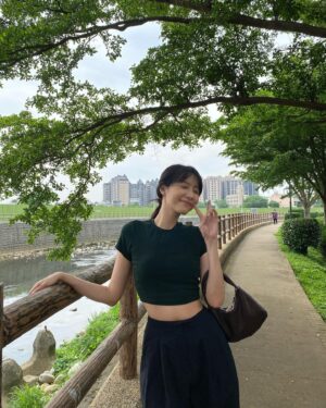 Juno Liu Instagram - 人怕出名豬怕肥
夏天到了 
一直很害羞露肚子的我
今年再不穿就要明年了
天秤座雖然有拖延症
但是今年遇到了給我力量的雲朵衣
直接穿好穿滿
雲朵衣裡面有自帶bra 
不需要再加一個內衣
真的超級方便
胸墊不走位
還可以選胸墊尺寸
沒有彈性帶又不會太鬆
適合超喜歡穿bra top的everyone

喜歡的朋友提供給你們
折扣碼：Juno
粉絲只要「註冊會員」輸入折扣碼 就能折抵100元(不限金額)

全年最低折扣
Happy&Free雲朵衣歡慶三週年
全館85折
滿$1500免運再送$380雲朵內褲
熱銷No.1 雲朵背心低至65折起
新註冊會員首單現折$150
活動時間：5/20-5/31

@happyandfree_official 
#雲朵衣
