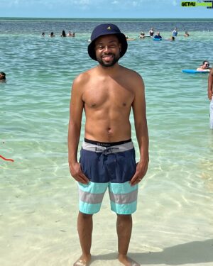 Justin Hires Instagram - Appreciate all the Birthday texts, calls, and messages yesterday. Meant a lot to me fareal. I’ve been chilling in the Bahamas celebrating my B-Day with my family, relaxing on beaches, and drinking virgin pina coladas everyday haha

I’ll get back to reality on Monday and work on getting my chest bigger, but until then I’ma enjoy not doing sh*t 😂