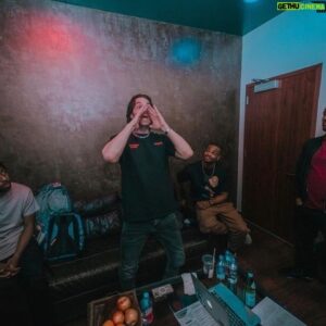 Justin Hires Instagram - Fun times, funny stories and great energy in the green room at @standuplive for @kingbach show last night in Phoenix!

S/O to @chrisdelia for killing it last night and to @blkheartsam for these 🔥photos! Destroy at your show tonight at @celebritytheatre !!

#justinhires #kingbach #chrisdelia #phoenix