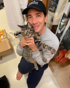 Justin Long Instagram - It’s gonna be mostly cat-content from now on, so… BUCKLE-UP! 
But he CRAWLED INTO OUR LUGGAGE and started to make sad pitiful noises while we were packing for this NYC trip. And I miss him! Friends I haven’t seen in a few years reading how attached I’ve become to a cat may be wondering if I’ve had a lobotomy. Another big announcement: I’m officially a CAT GUY! Sorry (not sorry!) 😻
