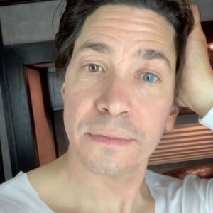 Justin Long Instagram - Joined the heterochromia club so @katebosworth would finally stop judging my same-colored eyes! (Homochromia?)