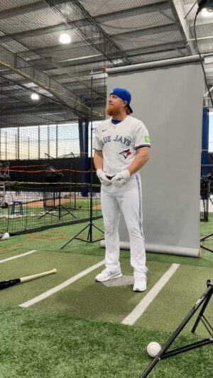 Justin Turner Instagram - 📸 Day

📹 @alykhankr