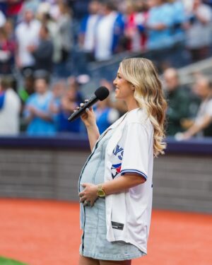 Justin Turner Instagram - A beautiful family moment ❤️ 
Kourtney Turner performed today’s anthems!