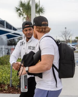 Justin Turner Instagram - Justin Time 😎
JT is here! #SpringTraining