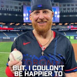Justin Turner Instagram - “I couldn’t be happier to get my 1500th hit right here in Toronto” - Justin Turner ❤️🇨🇦 #TOTHECORE